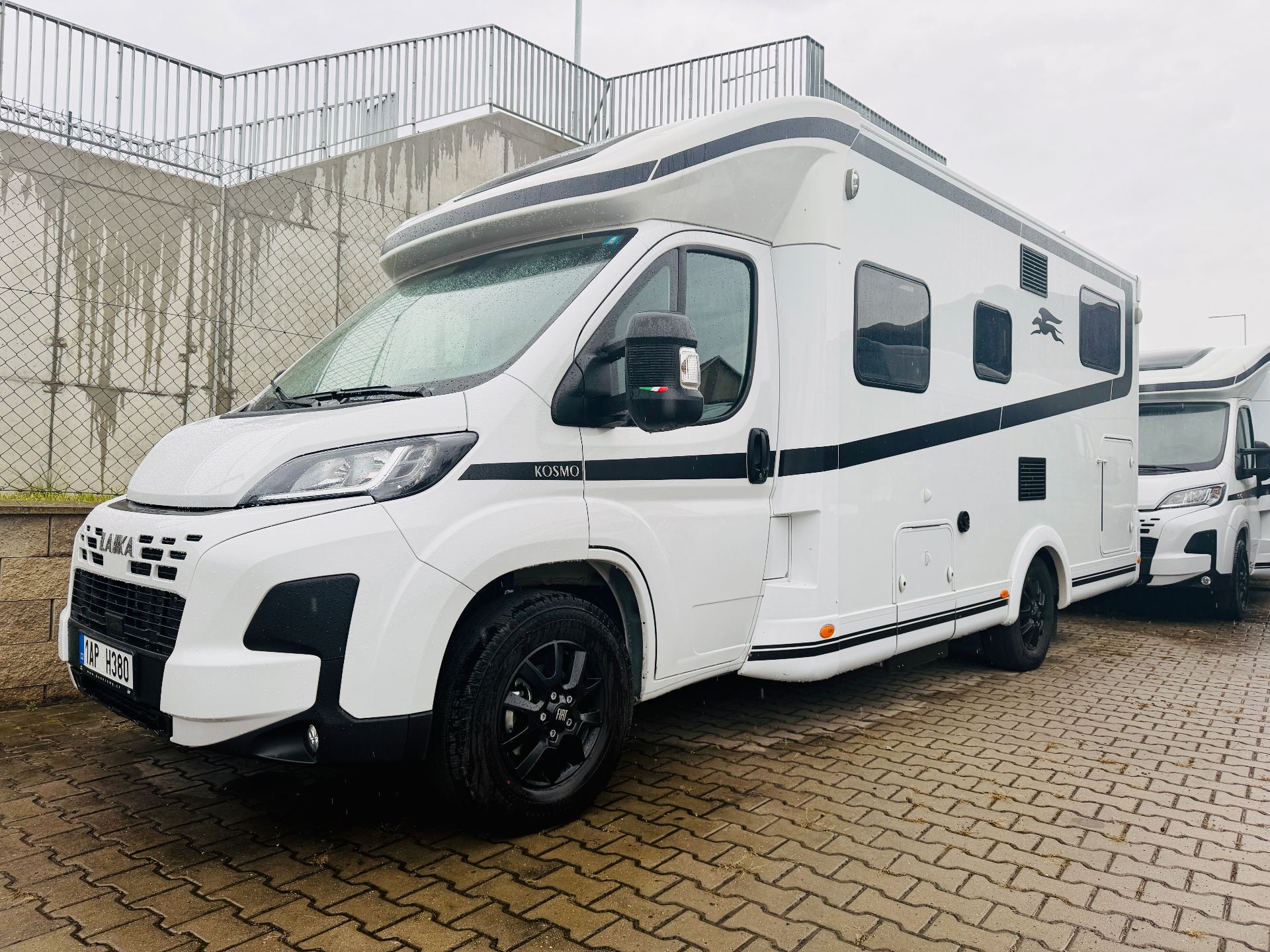 LAIKA Kosmo L 319 — použitý vůz BENEcamp BC-U2504, fotografie 1 z 24